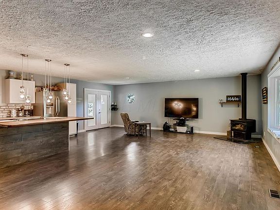 3rd image of 1926 Kent Ln