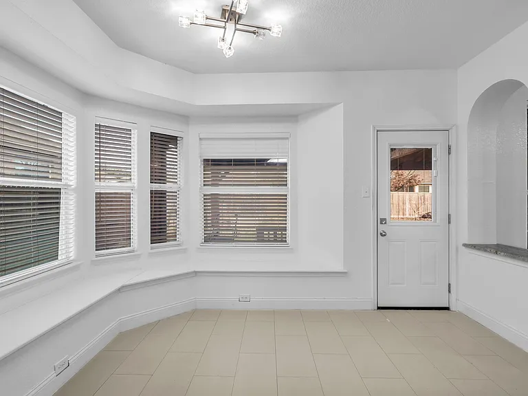 3010 Lena Dr — Photo 27