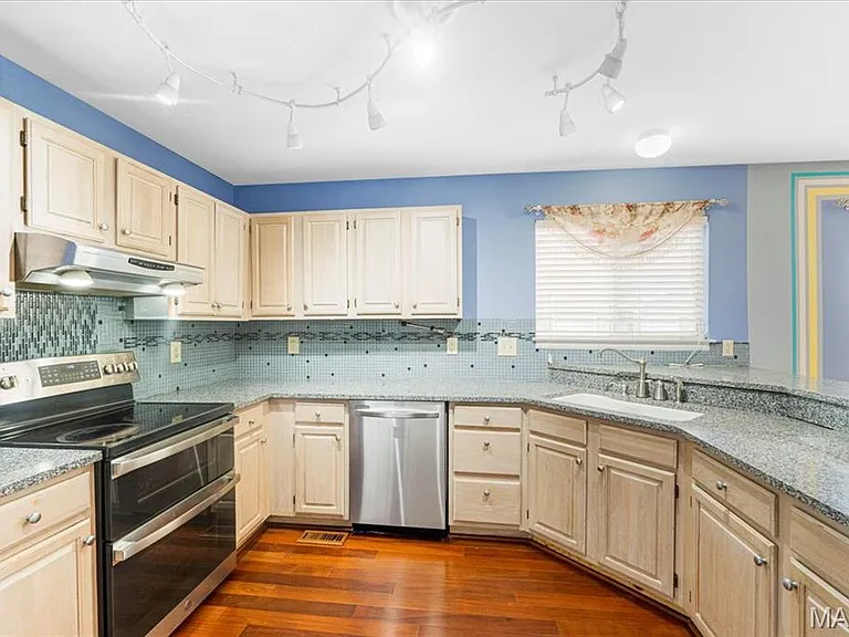 208 Kylewood Ct — Photo 15