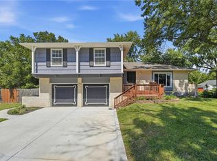 1002 E Willow Dr, Olathe, KS 66061