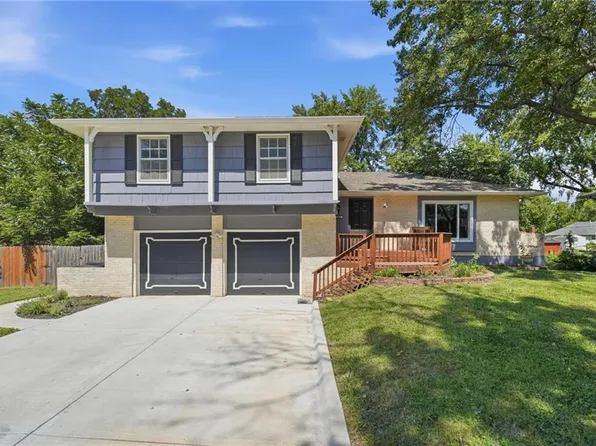1002 E Willow Dr, Olathe, KS 66061