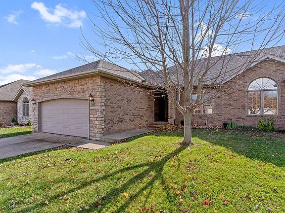 3rd image of 2408 W Deerbrooke Trail