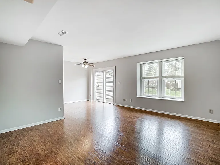 1804 Cliffview Ln — Photo 4