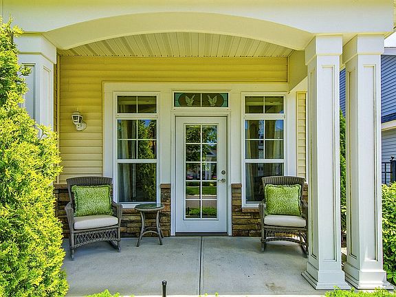 5th image of 204 Sand Hills Ln