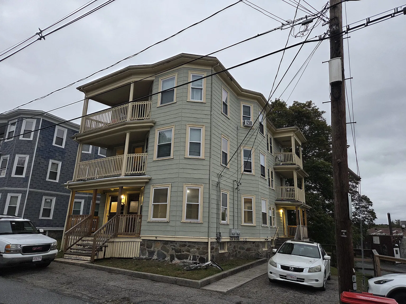 3 bed, 1000 sqft, $2,250 — Photo 1