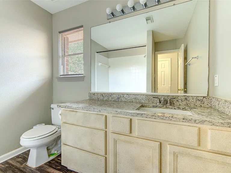 7302 Greenwood Point Dr — Photo 30
