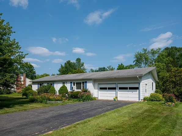 124 Pondview Dr, Amherst, MA 01002