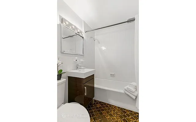 Sold by Douglas Elliman | media 14