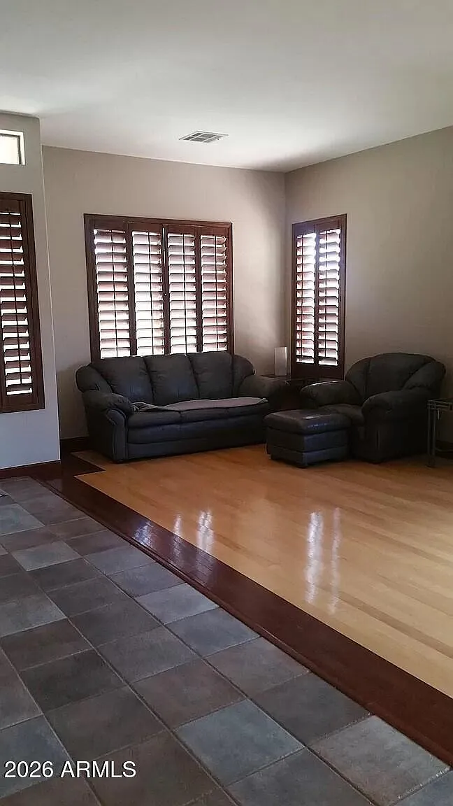 4 bed, 2116 sqft, $3,500 — Photo 4