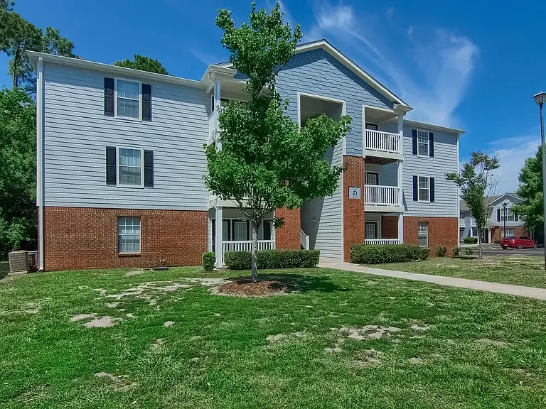 The Grove Apartments — Photo 31