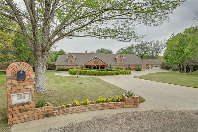 1st image of 209 Briar Haven Ct
