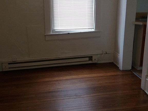 2nd image of 1522 Lee St E APT 4