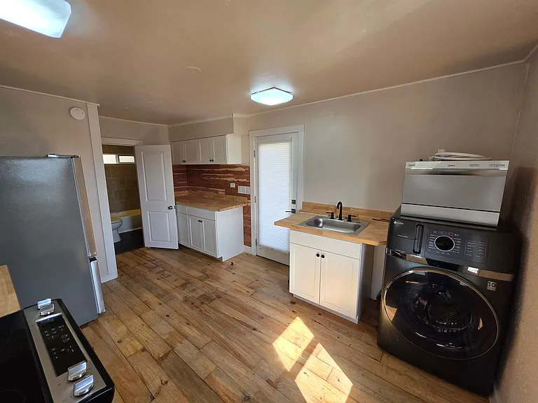 2927 E Mission Ave — Photo 4