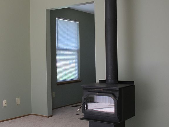 3rd image of 1214 Dewey Dr