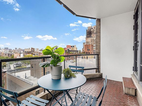 4th image of 37 W 12th St APT 11D