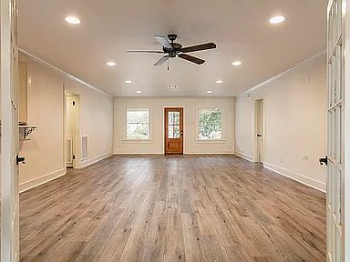 4th image of 200 Edgewood Dr