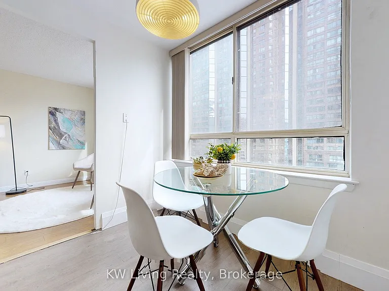633 Bay St #814 — Photo 27