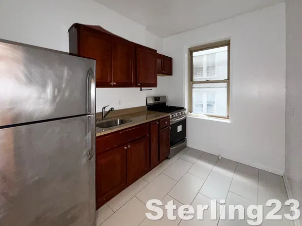 219 Brightwater Court image 3 of 9