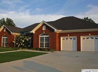 33 Pine St, Decatur, AL 35603