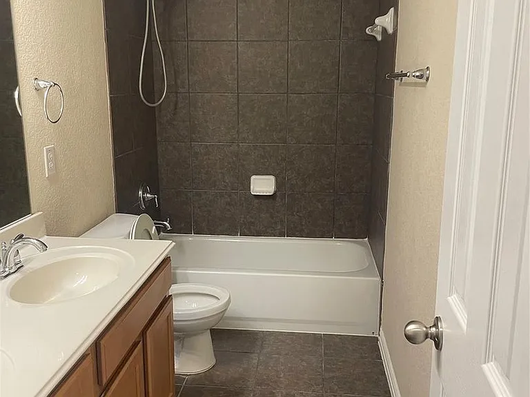 421 Brighton St — Photo 16
