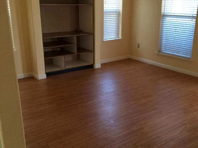 2821 Bay Village Ave — Photo 2