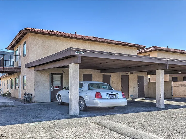 3109 N Walnut Rd #B — Photo 3