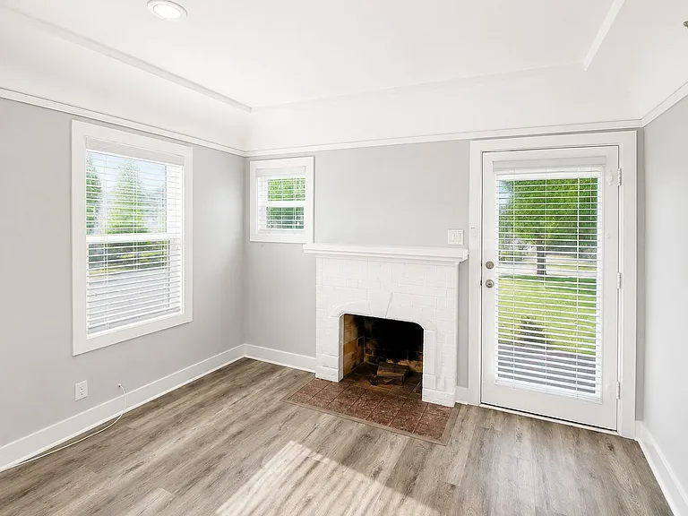 88 S Allen Ave — Photo 23