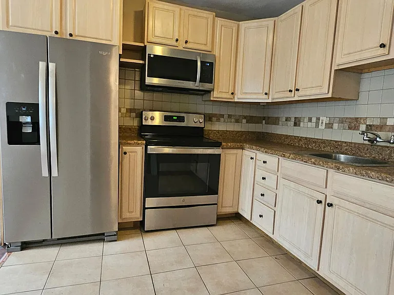 1164 Maynard St — Photo 3