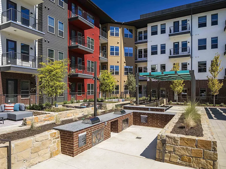 Outdoor chef's kitchen and grills