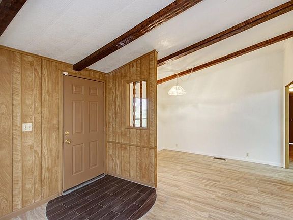 3rd image of 112 Meadow Grass Ln