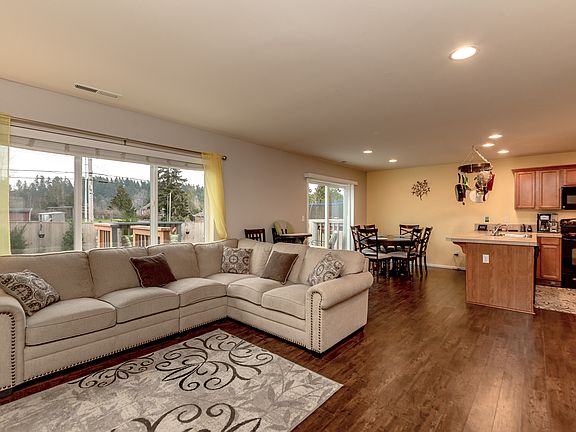 4th image of 11023 181st Avenue Ct E