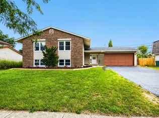 1465 William Clifford Ln, Elk Grove Village, IL 60007