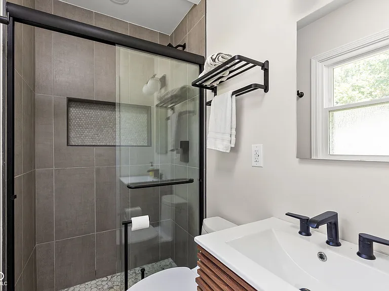 10605 Penn Dr — Photo 20