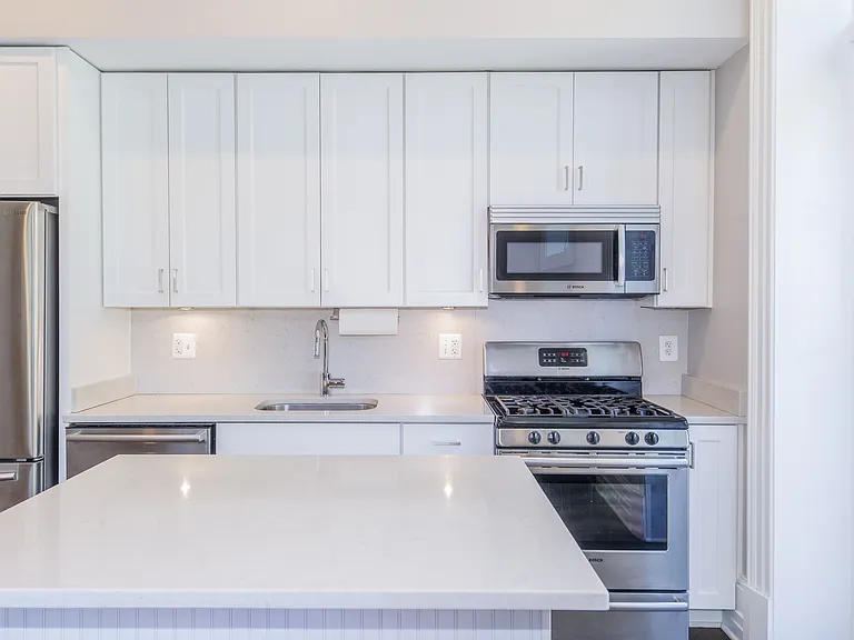901 D St NE #1 — Photo 7