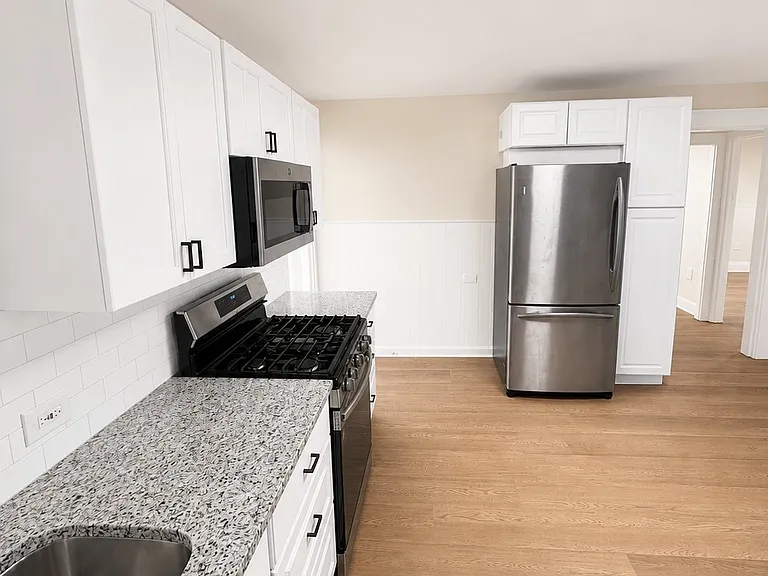107 Franklin St #2 — Photo 3