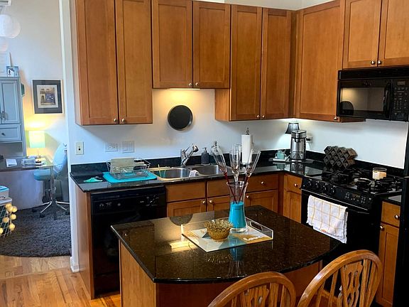 5th image of 758 N Larrabee St APT 730