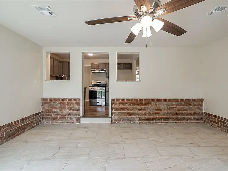 6717 NW 28th St — Photo 17