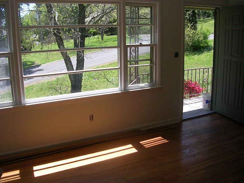 2nd image of 128 26th Ave NW