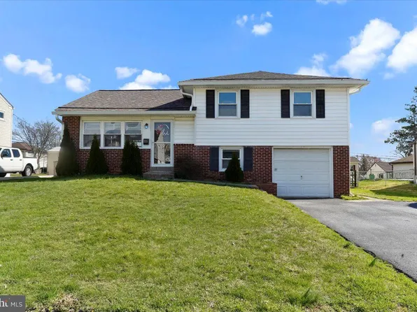 215 Ashford Dr, Broomall, PA 19008
