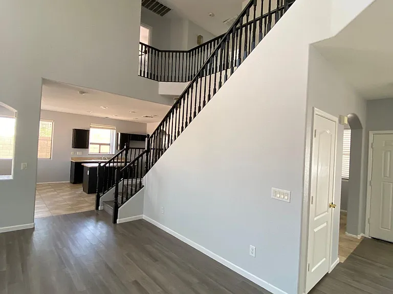 8402 S 48th Ln — Photo 10