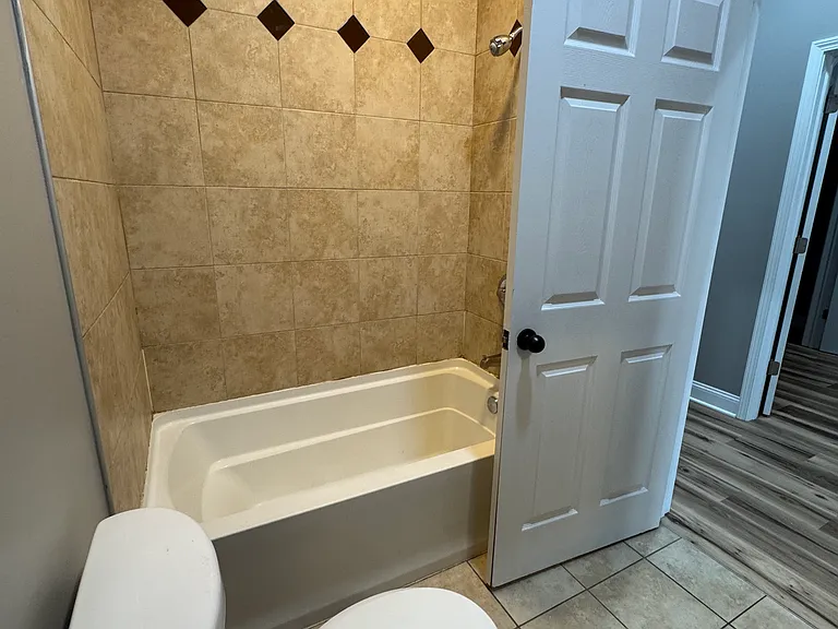 215 N Main St #B — Photo 13