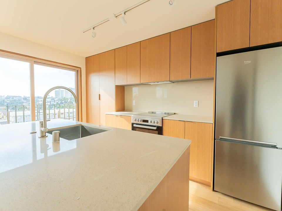 1st image of 2028 Howard Ave #404