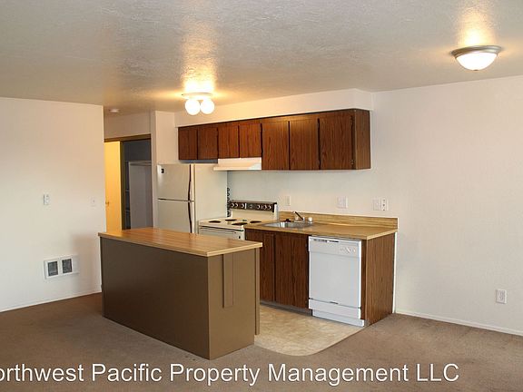 3rd image of 4065 Earle Ave NE APT D