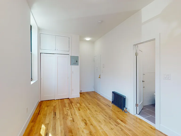 37 1/2 Bedford St #2B — Photo 9