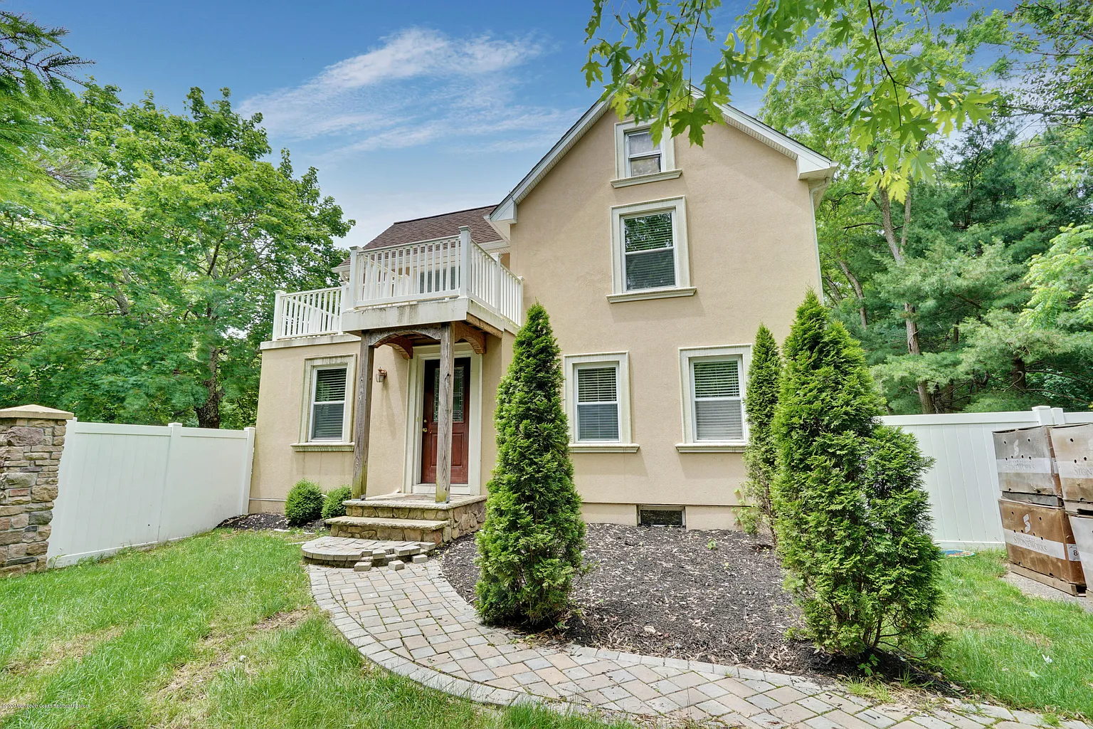 210 Franklin Ave photo 1
