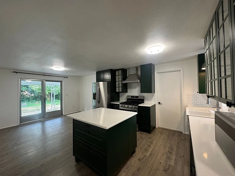 9901 Farwest Dr SW — Photo 6