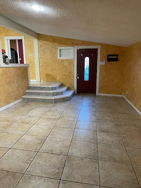 3 bed, 1778 sqft, $1,100 — Photo 2