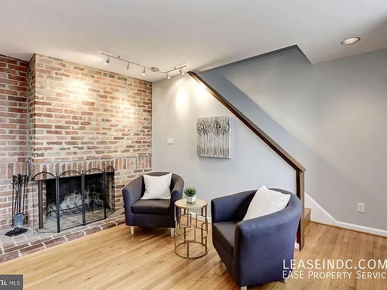 410 11th St NE #17 — Photo 6
