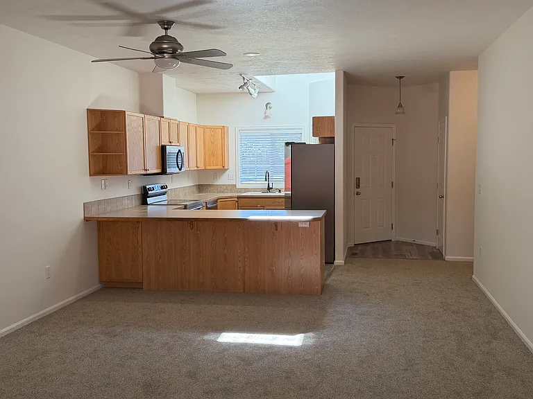 3344 N Gawaine Pl — Photo 2