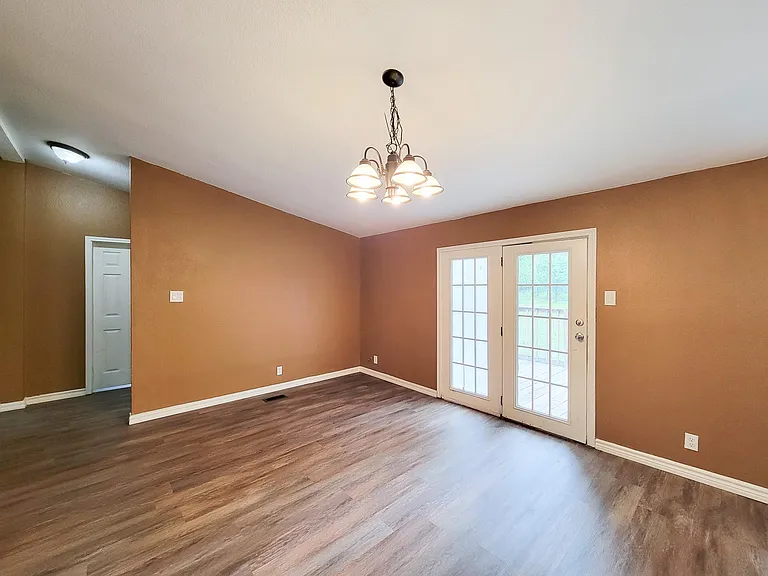 20284 Forest Woods Ln — Photo 10